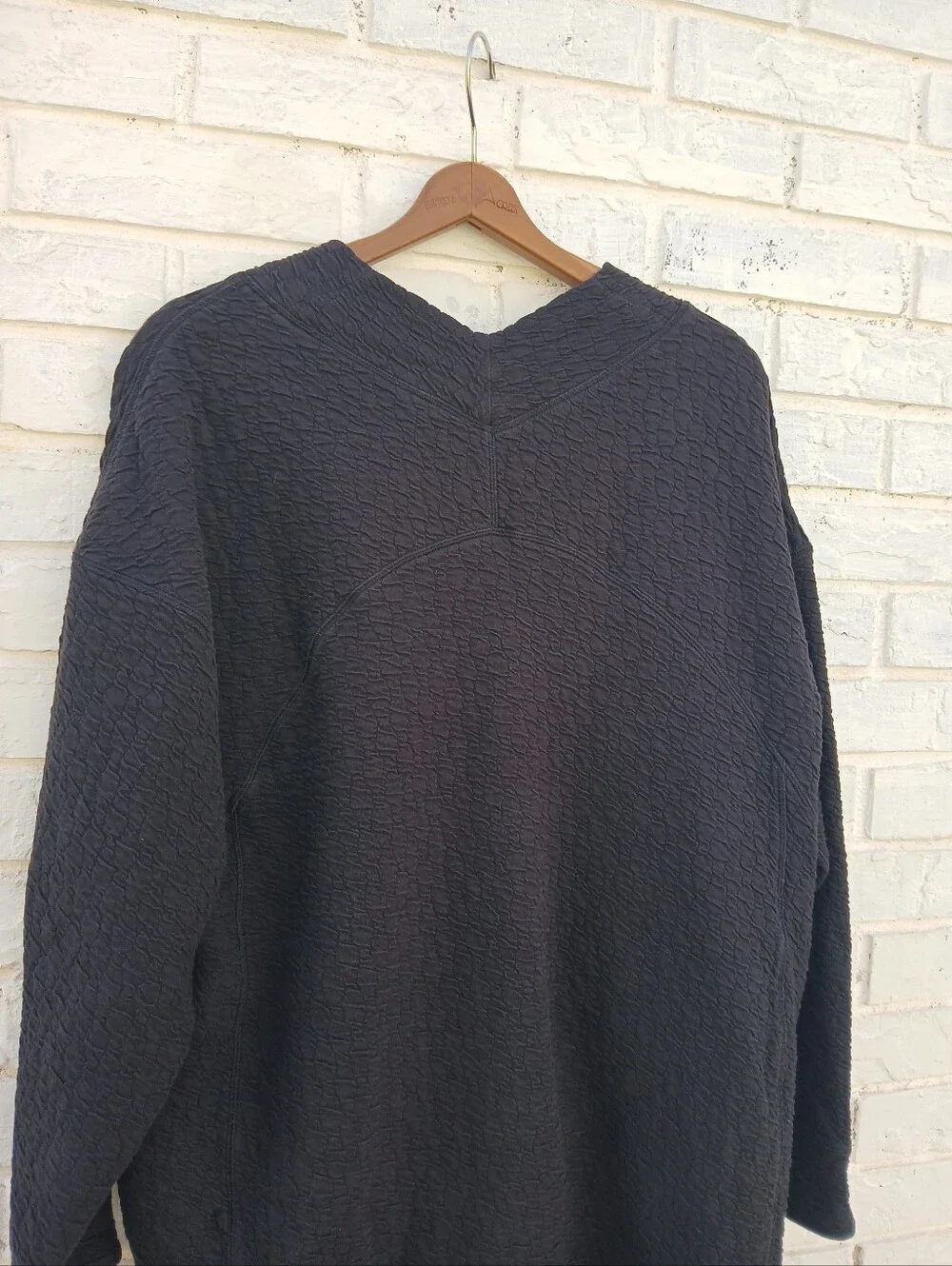 Lululemon Rippled V Neck Pullover Black Size 10